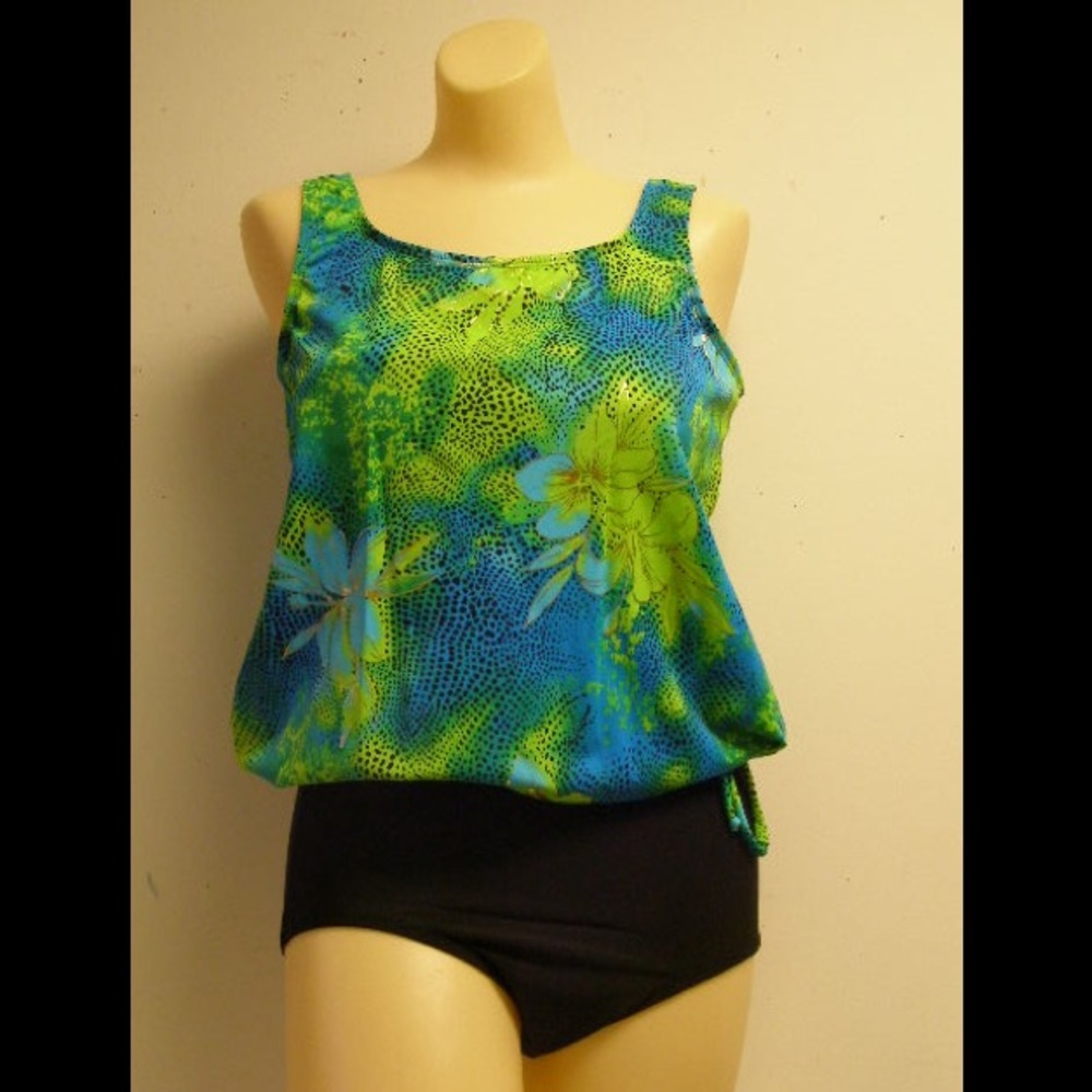 NWT 20W or 22W Topanga blouson swimsuit top 16w694